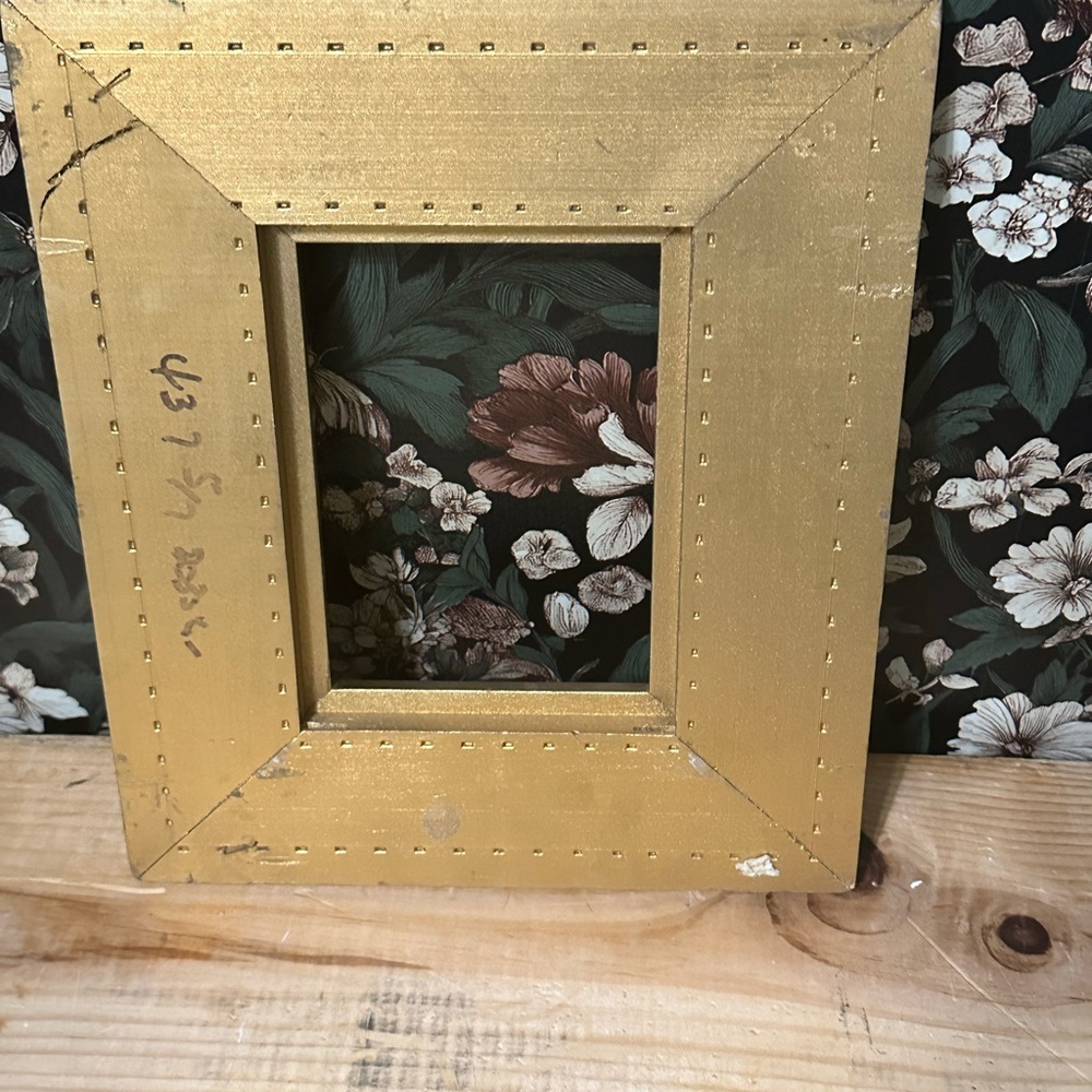 Vintage French Italian solid wood, gold handcuffed frame 5x7 - Picture 2 of 2